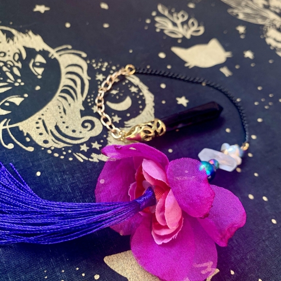 Ritual Tool Pendulum for Divination:         Black Onyx Crystal Magenta Pendulum - Picture 3 of 5